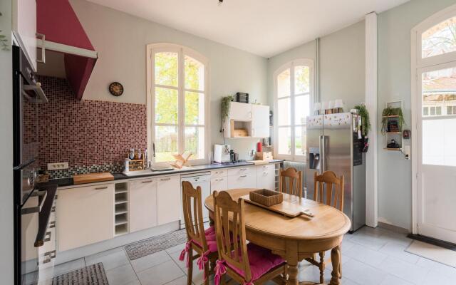 Majestic villa in Pouru-Saint-Remy with garden