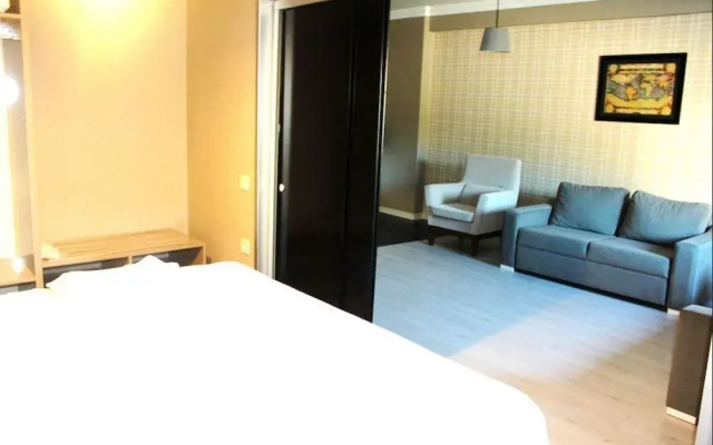 Maidos Hotel & Suites