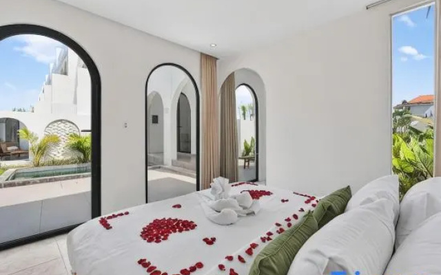 Unu Villa - Mediterranean 2BR W/ Rooftop & Pool -A Luxury Private Villa By Balinest Villas — 4-star hotel in Tumbak Bayuh