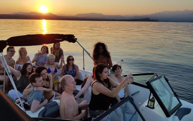 Meet Gardalake Hostel
