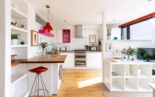Bright Flat For 2 in Dartmouth Park