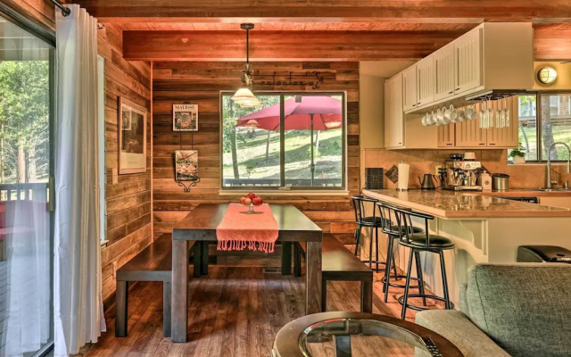Spacious Groveland Cabin w/ Wraparound Deck!