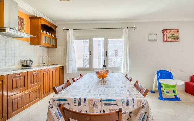 Spacious Apartment in Cruce de Arinaga With Terrace