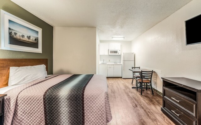 HomeTowne by Red Roof Studios Cincinnati - Sharonville