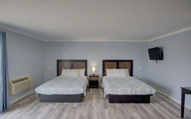 Dhimas Bayview Suites