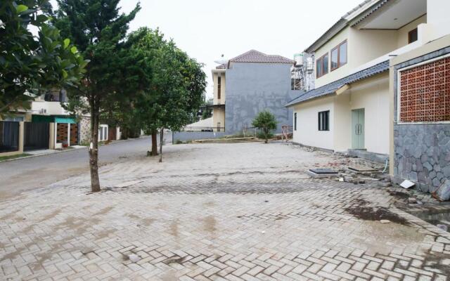 RedDoorz Plus @ Panorama Villas Batu