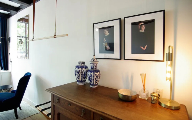 1637 Historic Canal View Suites