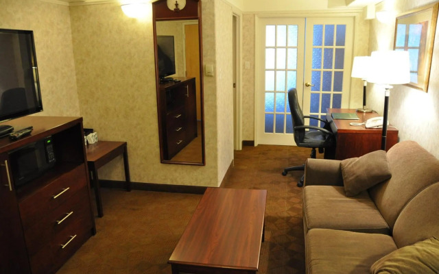 Travelodge by Wyndham Lloydminster