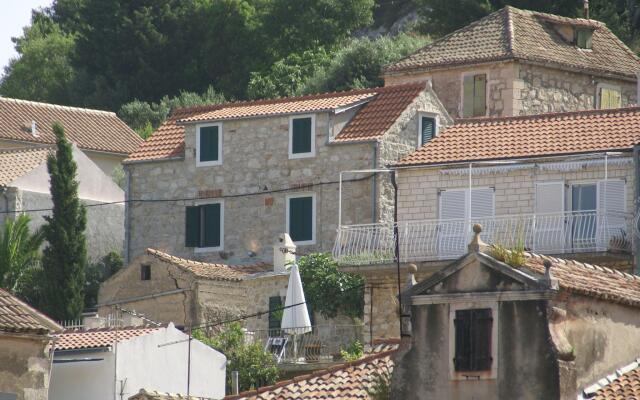 Coastal Apartment in Vis Near sea