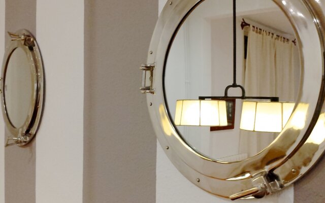 Smart 3BR balconies in historical Gothic - MACCA