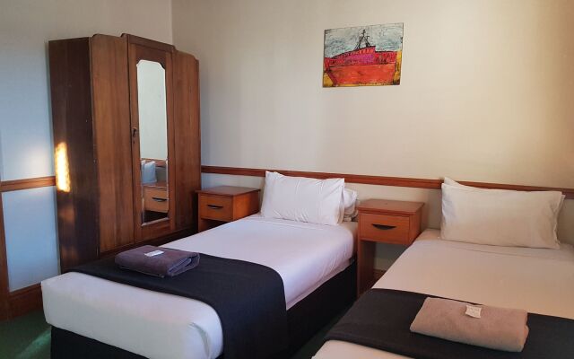 The Cambridge Hotel & Backpackers