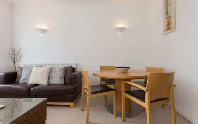 1 Bedroom Apartment in Notting Hill Accommodates 2