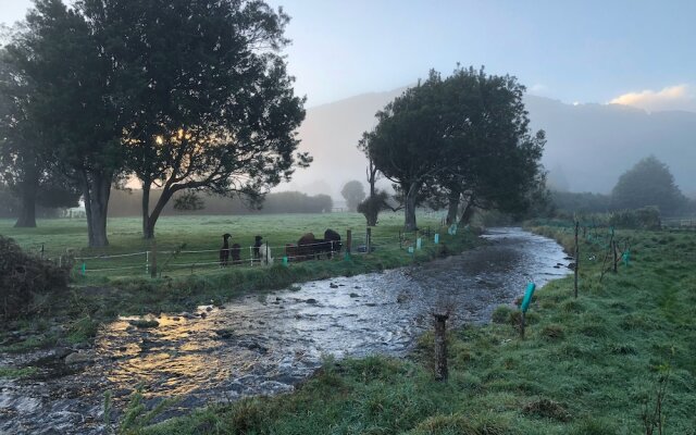 Narrow Neck Creek Farmstay and B&B