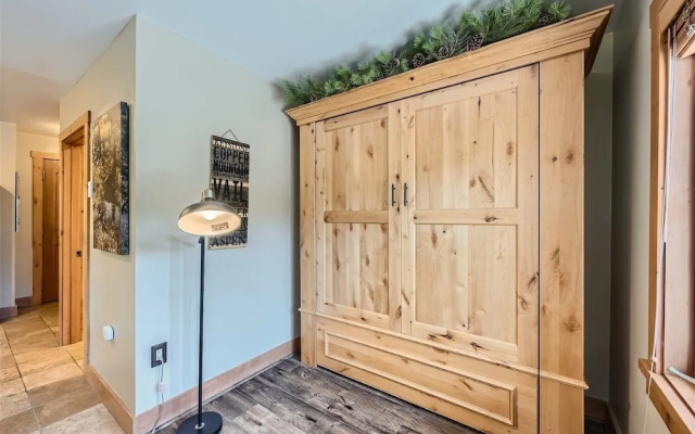 8642 Expedition Station by RedAwning