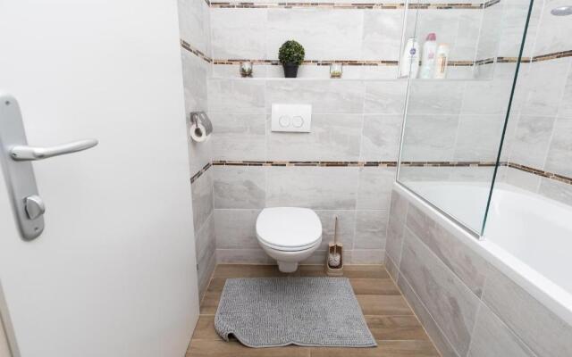 Comfortable romantic 1 bedroom apartment near Augarten