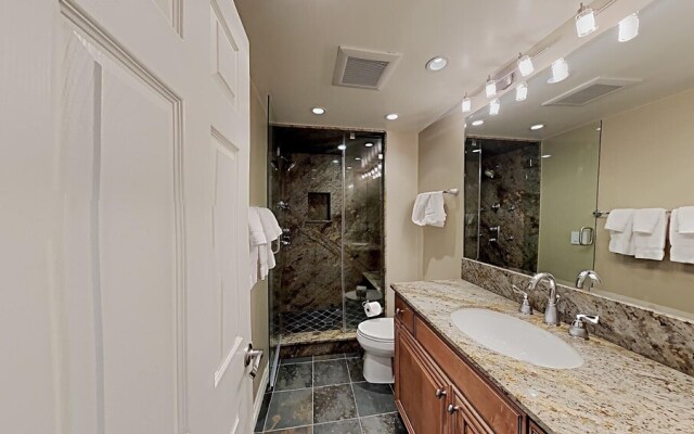 Spacious 2 BR Units at 1849 Condos with FREE Pool, Parking & Wifi