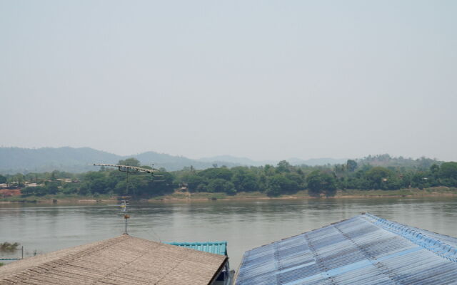 Sri Chiangkhan Hotel