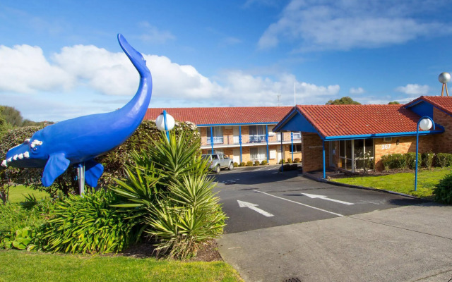Blue Whale Motor Inn & Apartments