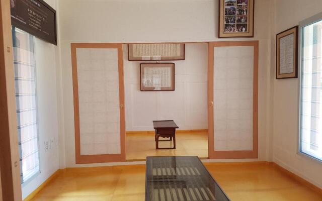 Jukheon Traditional House