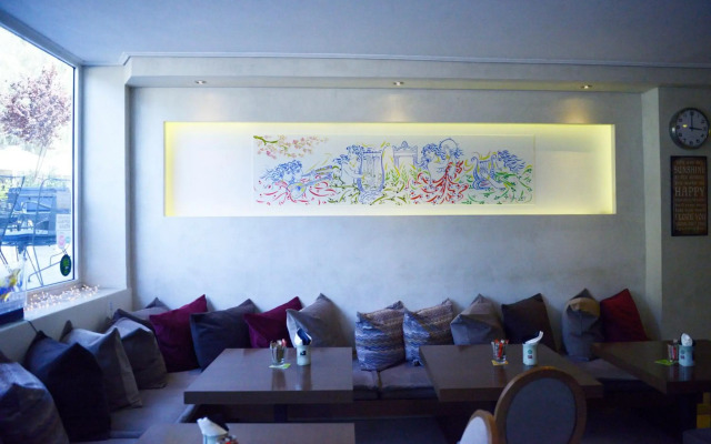 Phidias Hotel
