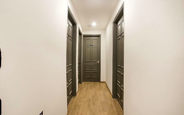 OYO Townhouse 213 Artemis Hospital