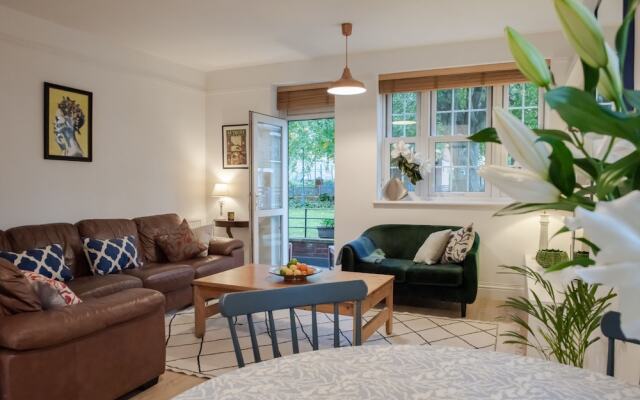 Bright Two Bedroom Ground Floor Apartment