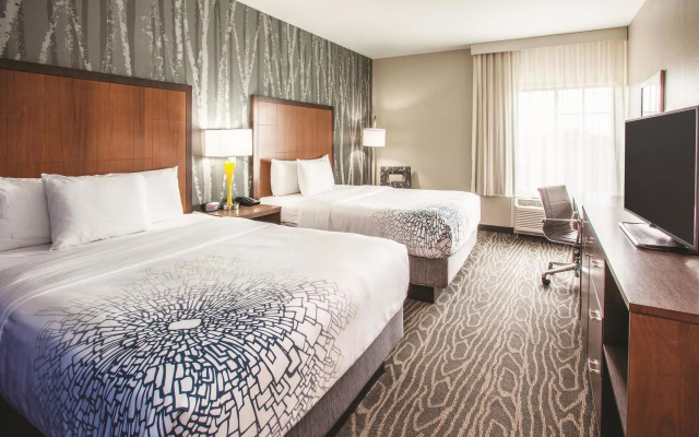 La Quinta Inn And Suites Duluth