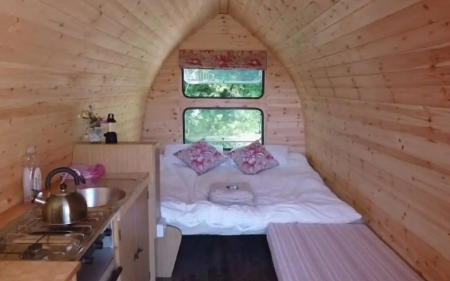 Ceridwen Glamping, Double decker Bus and Yurts