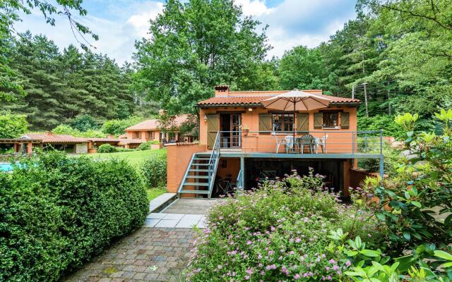 Cosy and Snug Holiday Home With Joint Swimming Pool