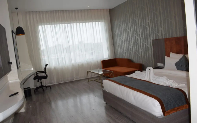 Hotel Deep Clarks Inn Lucknow