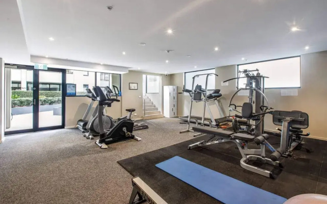 Beautiful 2BR APT With Balcony, Pool and Gym