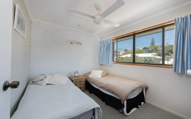 A Beach Break - 1/90 Lorikeet Drive