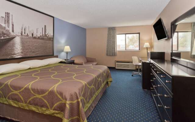 Super 8 by Wyndham Rockford I-90/Casino District