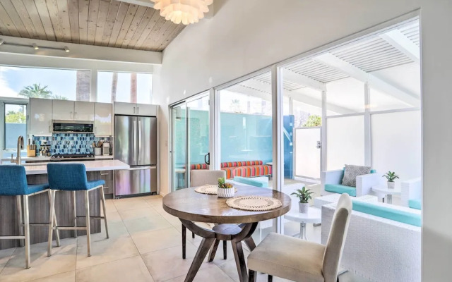 Pool & Mountain Views: Palm Springs Home!