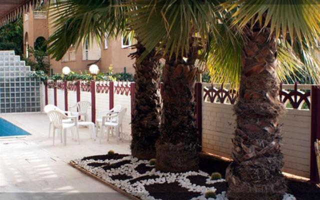 Queen RA Hotel