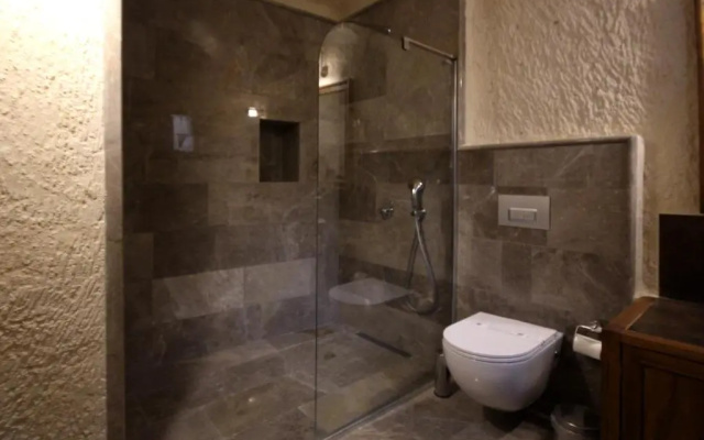 1811 Cave Hotel