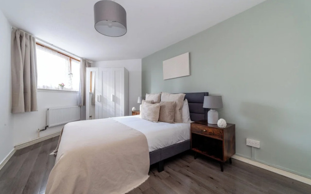 Spacious 4 bed flat in Chelsea