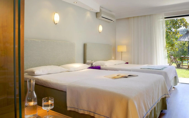 Kamari Beach Hotel