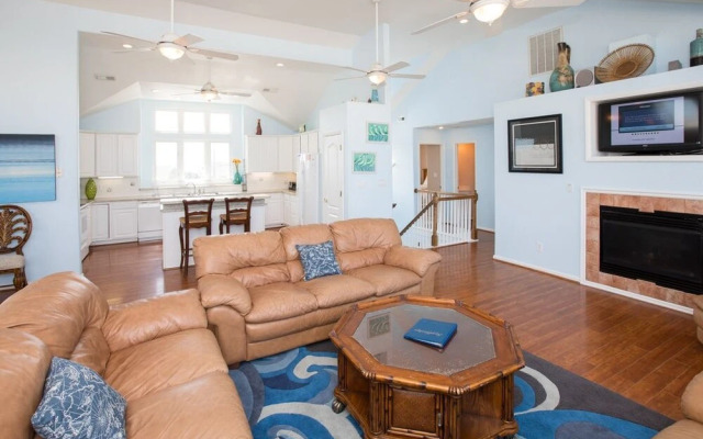 Neptune II - 9 Br Home