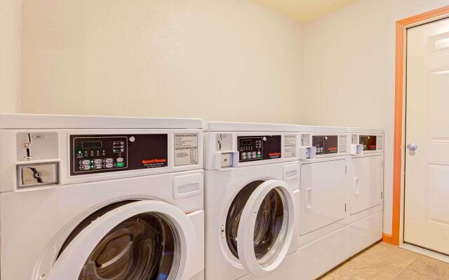 Days Inn & Suites by Wyndham Arcata