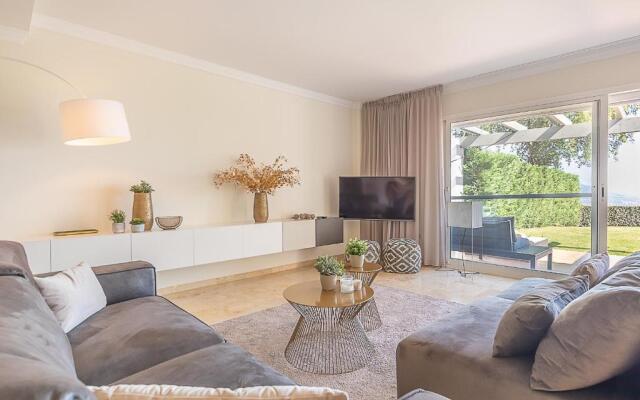 Apt Mairena Forest sea View Pool