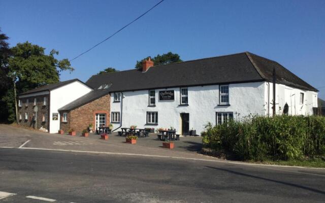 The Thelbridge Cross Inn