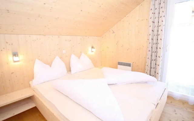 Lavish Wooded Chalet with Sauna & Hot Tub in Hohentauern