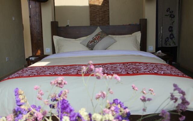 Buyi Hotel Resort Fuxian Lake