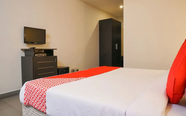 Mookkannoor Tourist Home by OYO Rooms