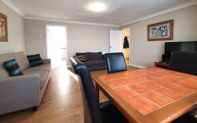 2-bed Flat With Superfast Wi-fi DW Lettings 9WW