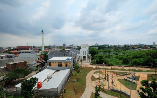 2BR Bassura City Apartment Connect to Pool