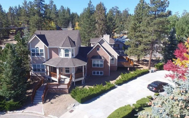 Lakeview Court Castle