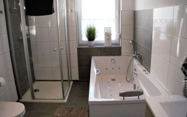 TraumFewo Sonnenschein mit Whirlpool-Badewanne und 2 Bädern