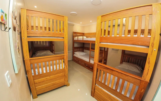 Arenna 7 Hostel & Studios